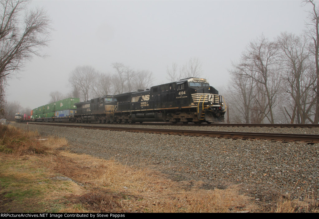 NS 4104 and 9690 lead train 20K